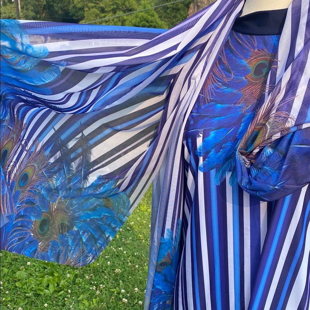NWT betrue sport 2 pieces swimsuit Blue and White Peacock Feather 🪶 . Size XL . - Picture 12 of 12